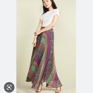 NWT Gorgeous Alice and Olivia Jasmine Stripe pleated floral maxi skirt. Size O/2